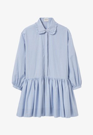 Vestido de cuadros azul y blanco con cuello volado, mangas abullonadas y falda fruncida que comienza en la cintura. Tejido de algodón.