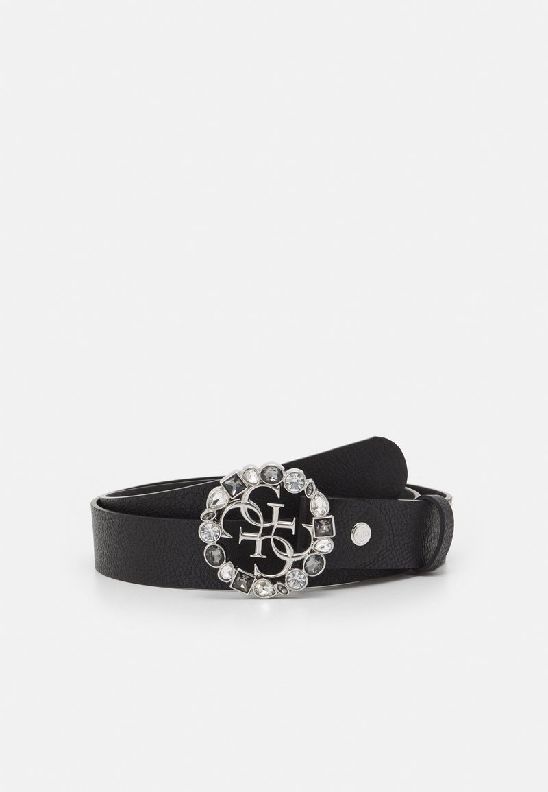 Ceinture en cuir noir avec une boucle ronde en argent ornée de pierres précieuses claires et noires et un logo décoratif entrelacé au centre.