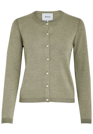 Cardigan verde oliva realizzato in morbido tessuto a maglia, con maniche lunghe, scollatura rotonda e sei bottoni frontali con orlo a coste.