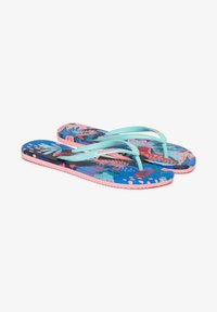 Farverige flip-flops med en blå mønstret fodseng prydet med blomsterdesigns, mintgrønne stropper og en lyserød gummisål.