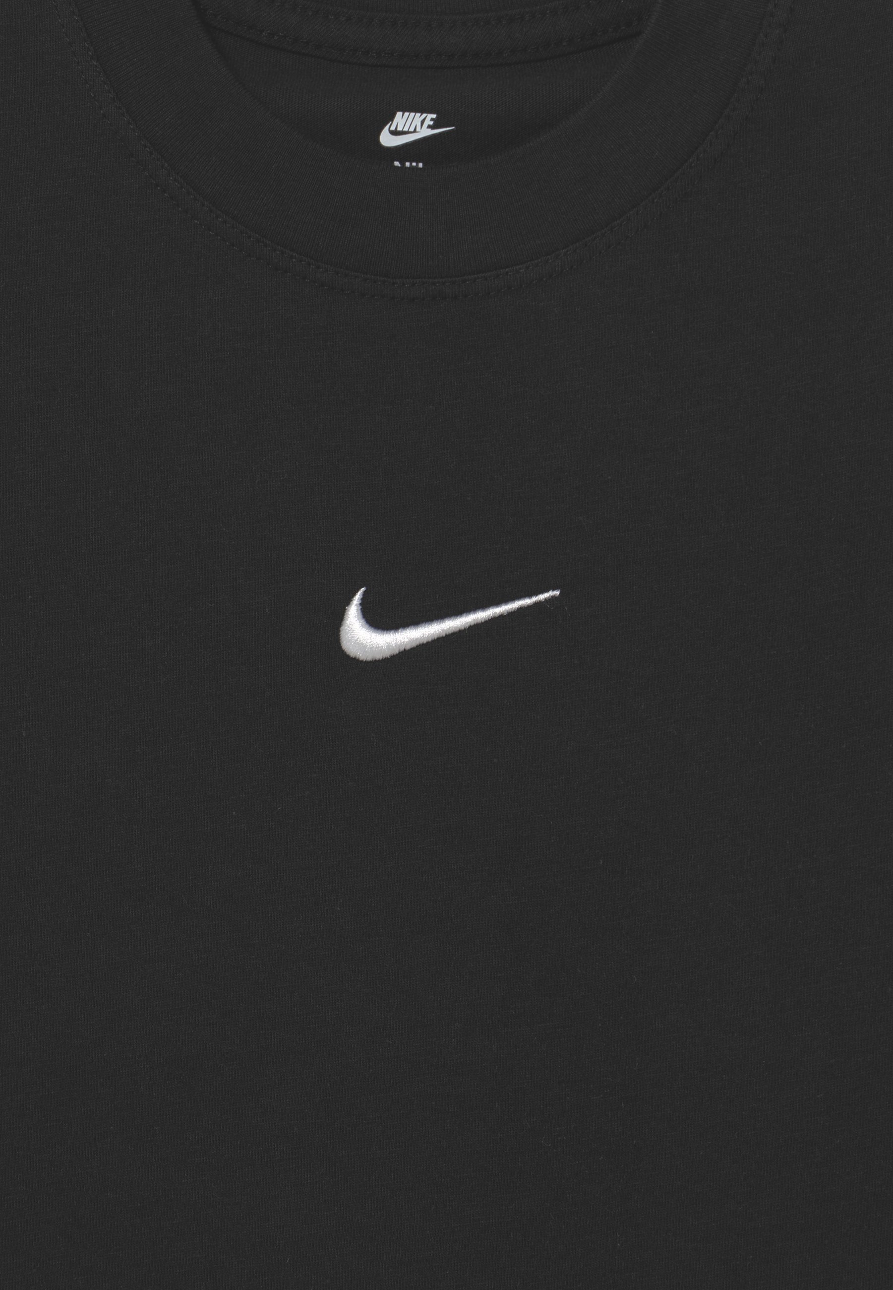 nike boxy tee