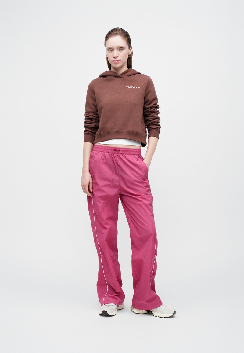 Nike Sportswear PANT - Teplákové kalhoty - sweet beet/sail