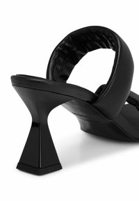 HUGO Muiltjes met hak - black