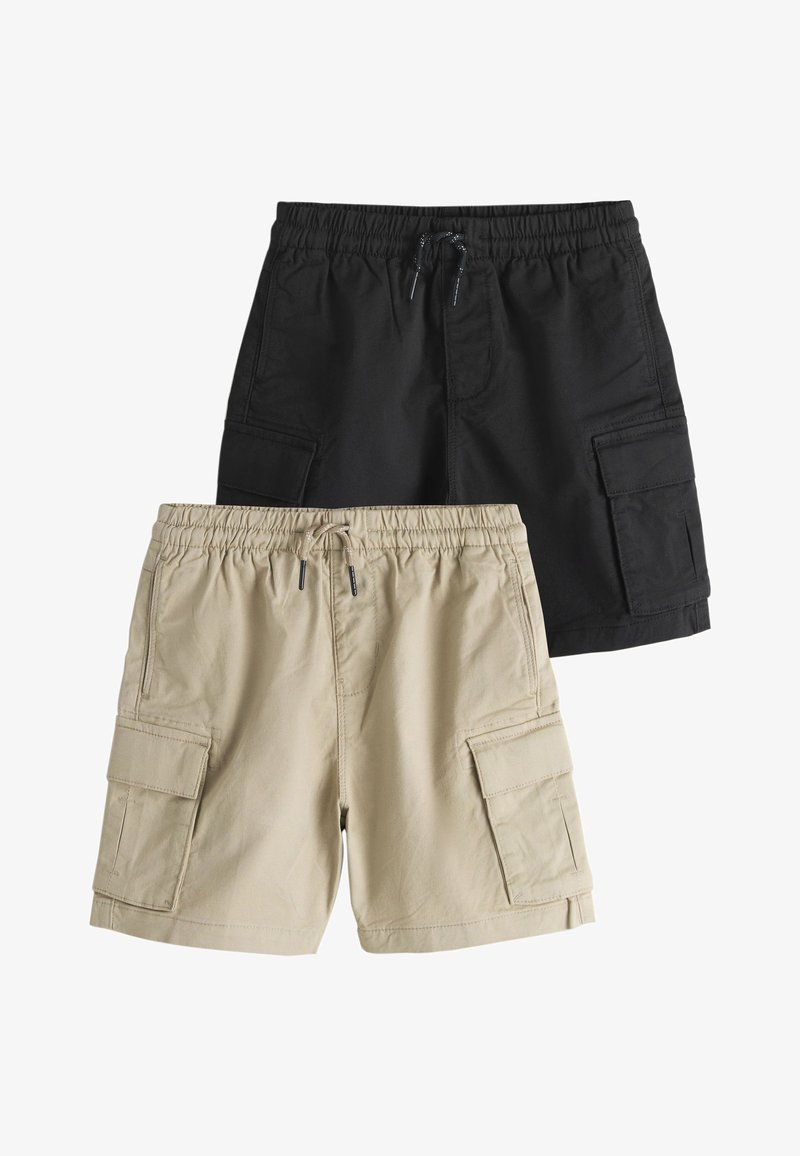 Deux paires de shorts cargo, une noire et une beige, toutes deux avec des ceintures élastiques, des cordons de serrage et des poches latérales, sur un fond blanc.