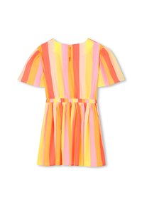 Vestido de manga corta con rayas verticales en rosa, naranja y amarillo, con cintura fruncida y cierre en la espalda con abertura.
