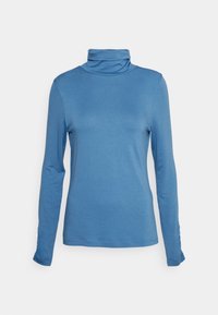 Blå långärmad polotröja i mjukt material med en figurnära passform, med hög krage och enkla, omslagda ärmar.