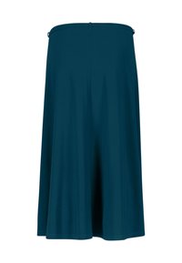 Une jupe longueur genou, taille haute, en tissu lisse couleur bleu sarcelle, avec une ceinture et un design simple, épuré, sans ornements visibles.