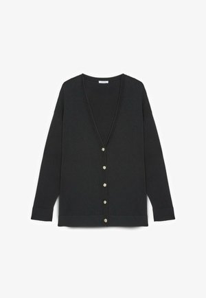 Cardigan negru cu decolteu adânc în V, croială lejeră și mâneci lungi. Are o rând de șase nasturi rotunzi, cu nuanță argintie, pe partea din față.
