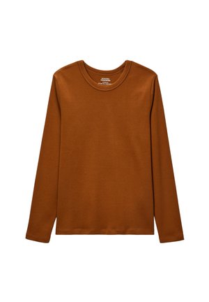 Chemise à manches longues, col rond, de couleur marron riche. Fabriquée en tissu lisse et doux avec une texture uniforme et sans motifs ni accents prononcés.