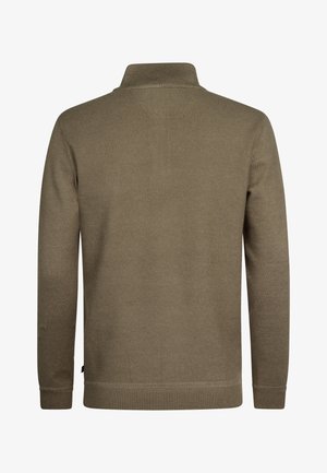 Olivengrøn strikket sweater med et struktureret mønster, ribbede ærmer og kant, samt en krave. Bagview viser et enkelt, rent design.