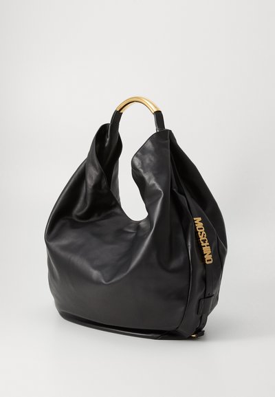 Must mustrupp, millel on lodev kuju, kullakarva riidest käepide ja kullakarva "Moschino" logo aksent külgedel. Sile tekstuur.
