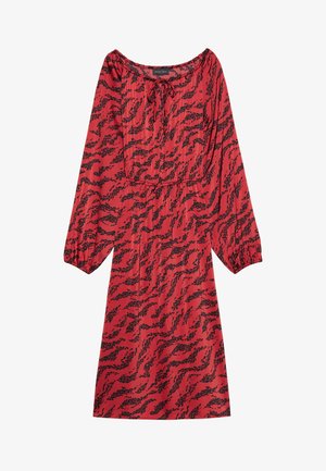 Vestido rojo con patrón de olas negras, de mangas largas, cintura fruncida y escote redondo con un detalle atado en el frente. Textura de tela suave.