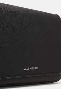Valentino Bags EFEO czarny
