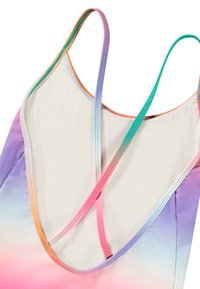 Maillot de bain une pièce avec un design dégradé allant du rose au violet, avec des bretelles fines et des coutures contrastantes le long des bords.