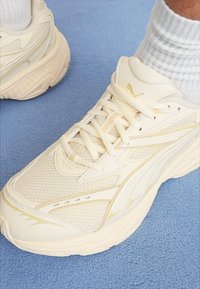 Puma MORPHIC BASE UNISEX - Sportcipő - alpine snow