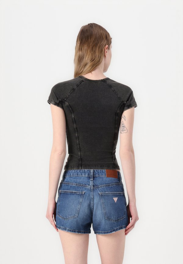 LYNNE - Basic T-shirt2