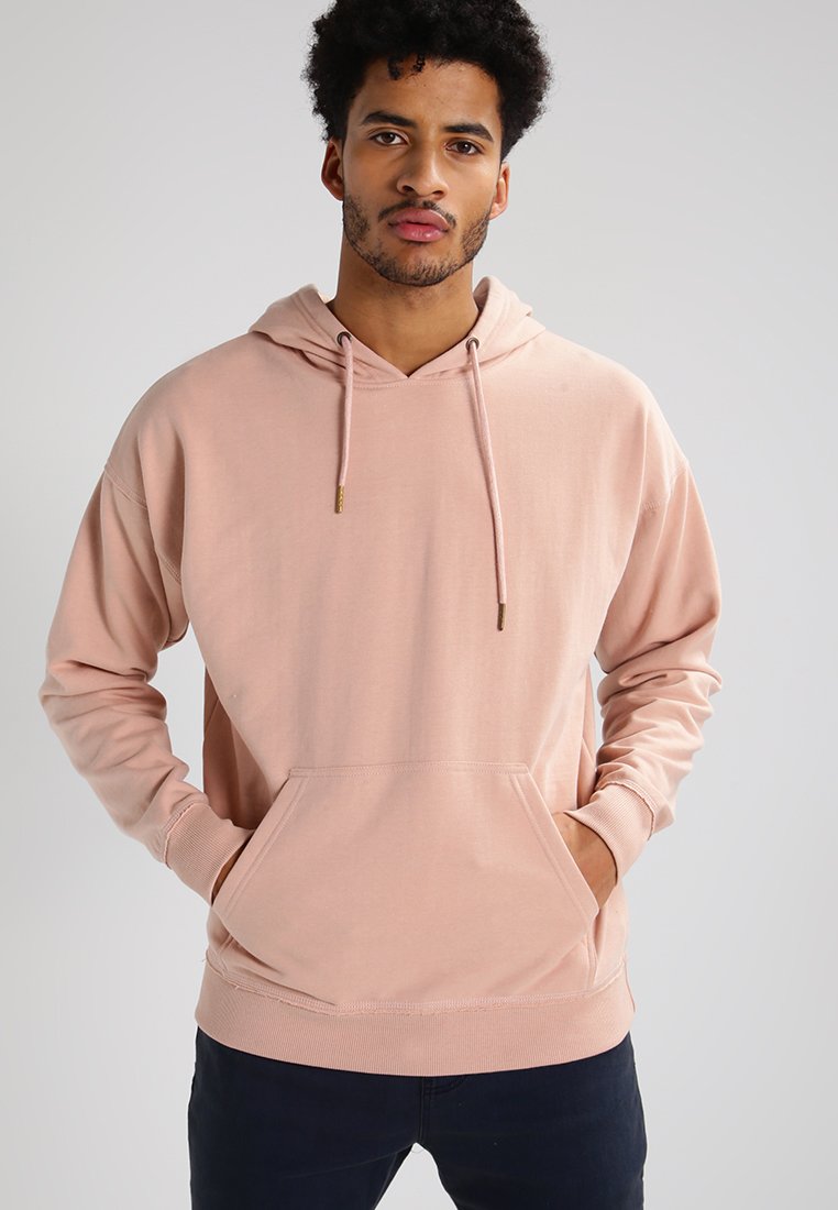 Felpa leggera rosa chiaro realizzata in tessuto morbido, con tasca frontale, cappuccio regolabile con cordino e polsini a coste. Vestibilità standard con maniche lunghe.