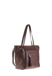 Borsa tote in pelle marrone scuro con due manici lunghi, una tasca esterna con zip e nappina, e una tracolla regolabile.