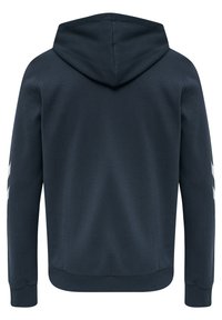 Mörkblå hoodie med huva, ribbade ärmmuddar och nederkant. Har kontrasterande vita chevronränder längs ärmarna, tillverkad av mjukt tyg.