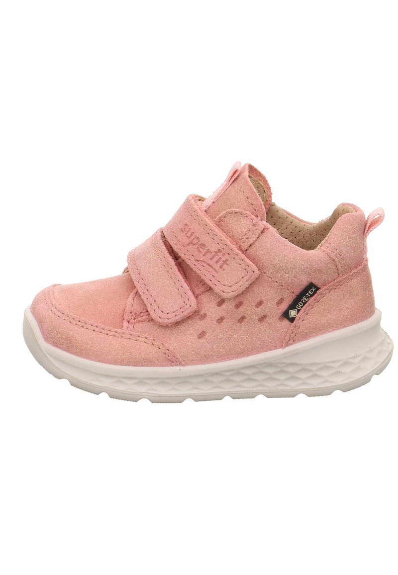 Rosa Wildledersneaker mit Klettstraps, strukturiertem Äußeren, weißer Gummisohle und Belüftungslöchern. Mit "superfit"-Markenkennzeichnung.