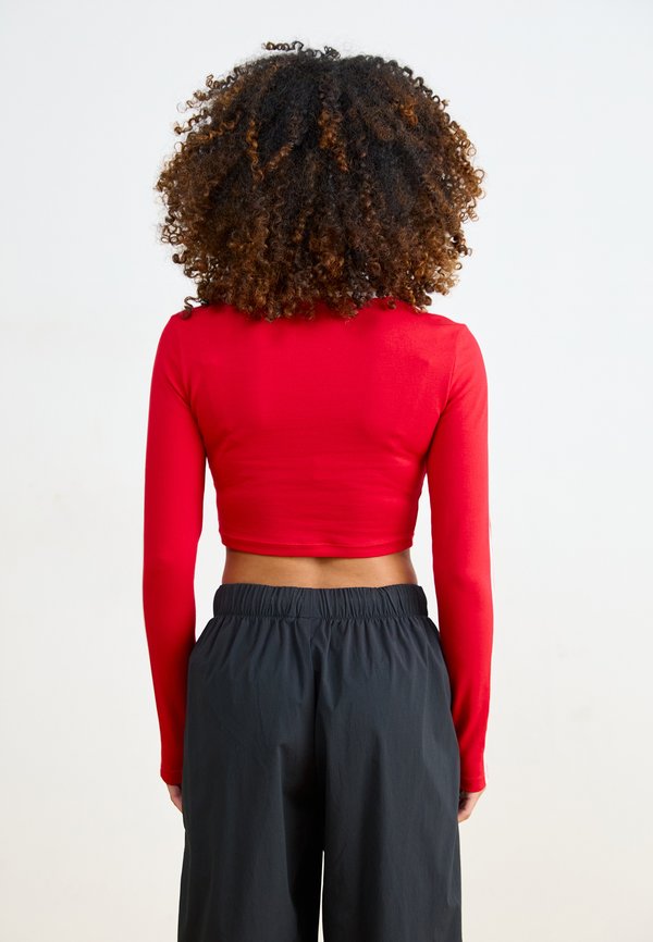 ADICOLOR 3-STRIPES LONG SLEEVE CROP LONG-SLEEVE - Long sleeved top - better scarlet2