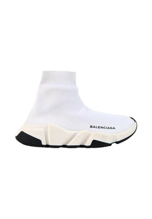 Biała sneaker w stylu skarpetki z elastycznym kołnierzem, grubą białą podeszwą, czarnym bieżnikiem oraz logo "Balenciaga" po boku.
