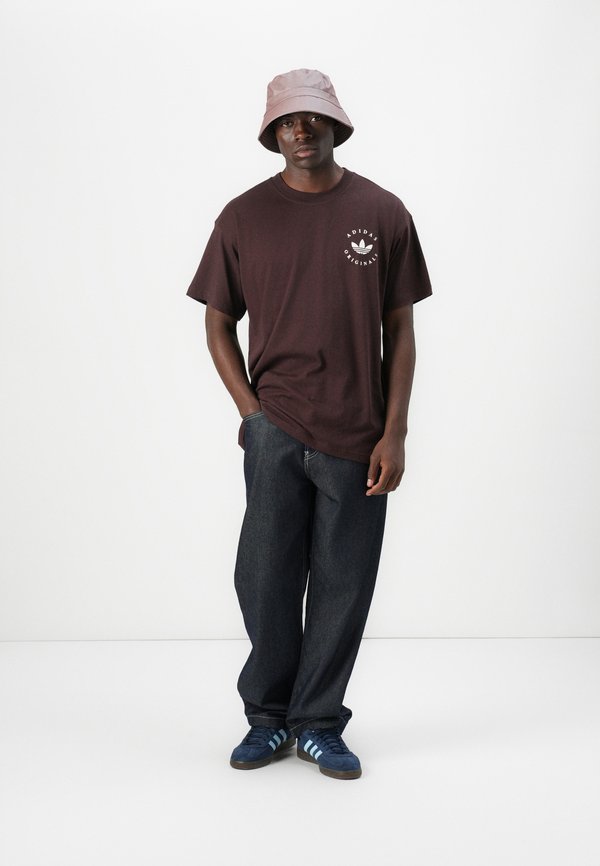 CURVED TEE UNISEX - Print T-shirt2