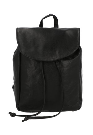 Svart läderryggsäck med en rundad klaff, dragsko-stängning och handtag på toppen. Slät yta med minimal sömnad. Enkelt design.