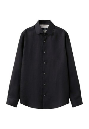 Camicia nera a maniche lunghe con bottoni, colletto appuntito e bottoni neri, mostrata su sfondo bianco.