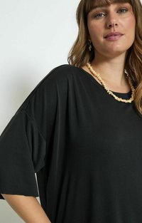 PEPPERCORN OCTANA SLEEVE KNEE LENGTH - Trikoomekko - black