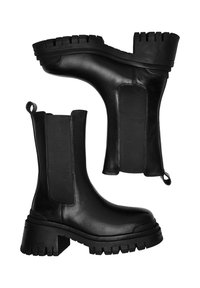 Cizme Chelsea din piele neagră cu panouri elastice, talpă din cauciuc masivă și tab de tragere. Finisaj mat, design de gleznă înaltă cu profil rugos.