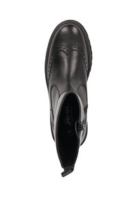 Schwarze Leder-Ankelstiefel mit runder Zehenform, dekorativen Broguedetails, seitlichem Reißverschluss und einem stabilen Absatz. Glatte Textur mit minimalen Akzenten.