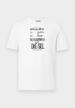 T-shirt branco de algodão com impressão em texto preto audacioso, apresentando várias palavras e o nome da marca "DIESEL" em posições destacadas. Design clássico com gola redonda.