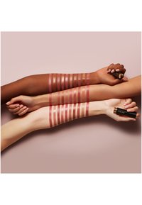 LANCÔME L'ABSOLU ROUGE CREAM - Barra de labios - si-seulement