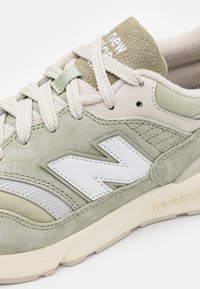 New Balance U997R - Zapatillas - dark olivine