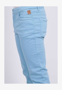 Non sélectionné, bleu ciel