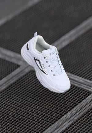 Fila SKYE - Trainers - white/silver