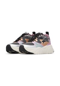 Scarpe sportive con tomaia in rete, in una palette di colori che include nero, rosa, beige e azzurro chiaro. Suola spessa bianca e nera.