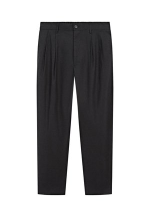 Pantaloni neri su misura con pieghe, passanti per cintura, chiusura con bottone e design con gamba affusolata.