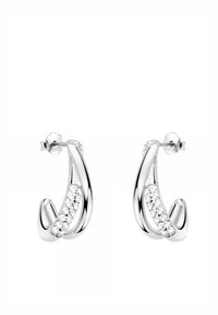Silverfärgade hoops med en vriden design, som har en rad klara kristaller på ena sidan och en polerad yta. Stämplade med "925."
