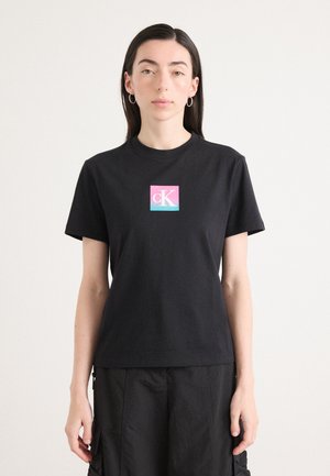 CLASSIC BOXED MONOGRAM TEE - T-shirt print - black