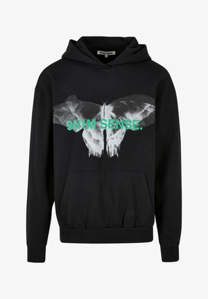 Musthavee mustrahi koos suure valge liblikakujutisega ja rohelise tekstiga "9N1M SENSE." Omab eesmist taskut ja soonikuga varrukaid.