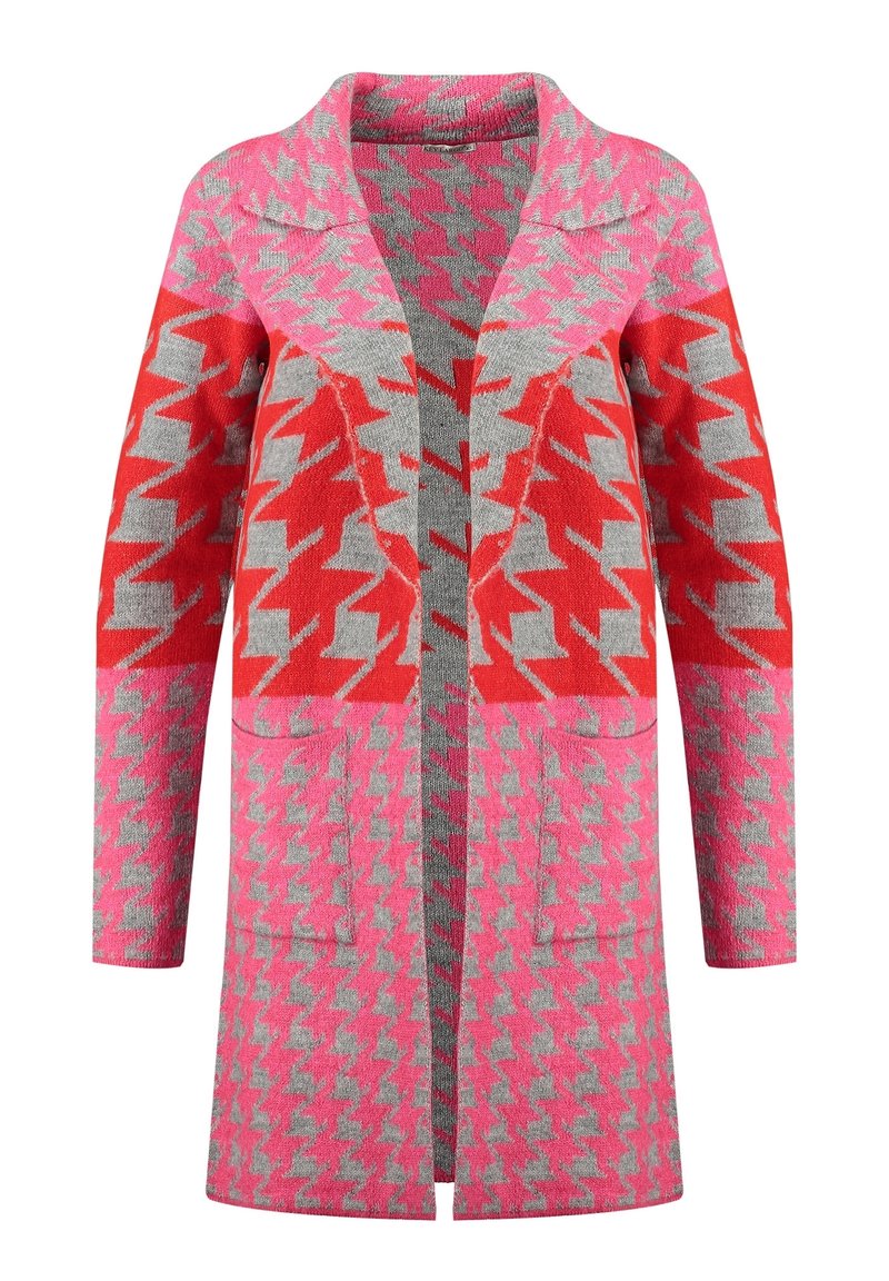 Lång kofta med ett hundtandsmönster i rosa, röd och grå, med sjalkrage och två framfickor. Mjuk stickad textur.