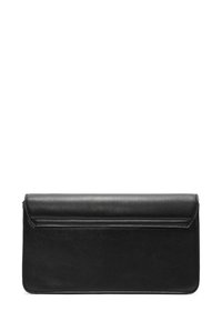Clutch in pelle nera con una texture liscia, un lembo superiore piegato e un sottile dettaglio di cucitura lungo la parte anteriore.