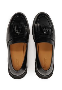 Black leather loafers with a smooth finish, featuring tassel accents and a contrasting brown insole. Rubber sole with a textured pattern.