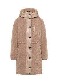 Lange beige teddyjas met gestikte knopen, capuchon, zijzakken en borstzak op een effen witte achtergrond.