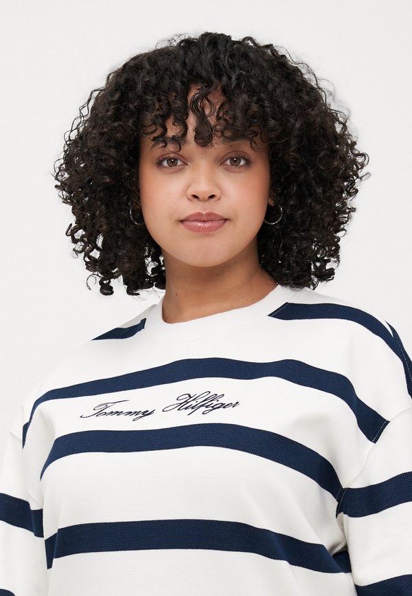 SCRIPT - Long sleeved top2