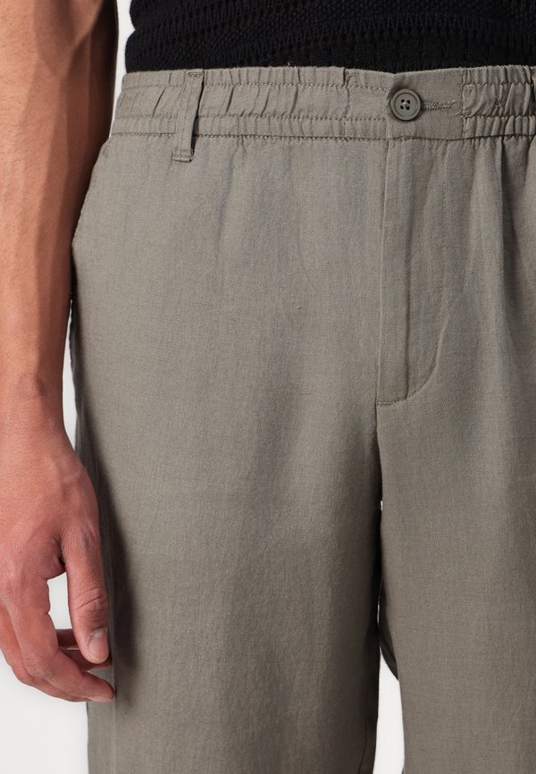 JPSTKARL LAWRENCE - Trousers - tea leaf3