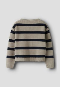 Pull beige avec des rayures navy, texture côtelée, col rond et manches longues. Le design présente des rayures horizontales et une coupe courte.