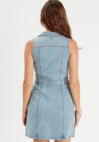 Cache Cache Vestito di jeans - denim bleach